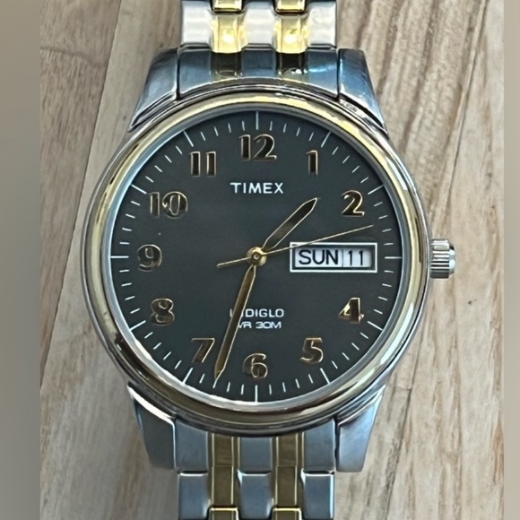 Timex Men's Watch Indiglo Easy Reader Two-Tone Stretch Bracelet Dark Gray Dial - Picture 1 of 10